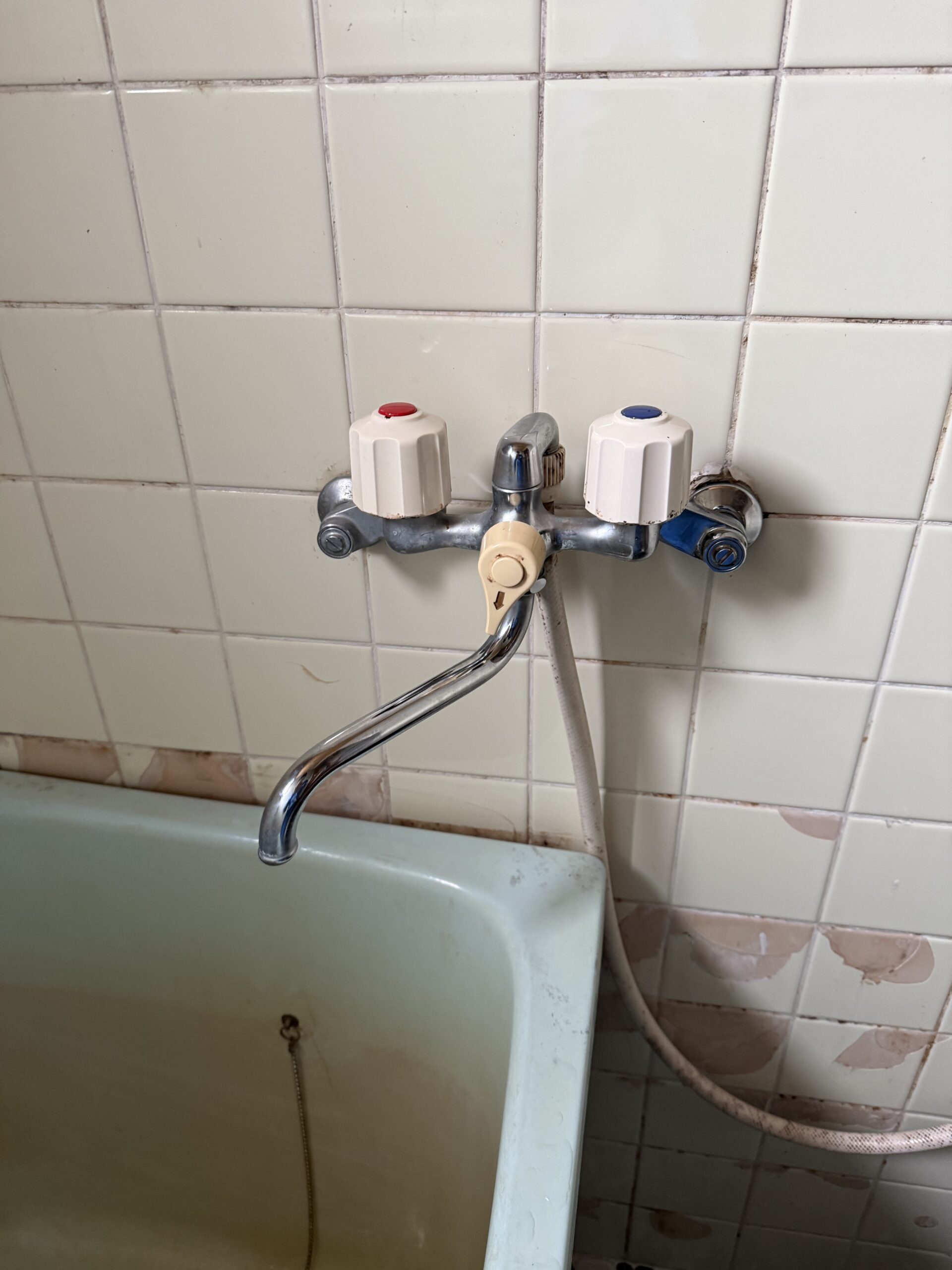 壁付き浴室水栓交換