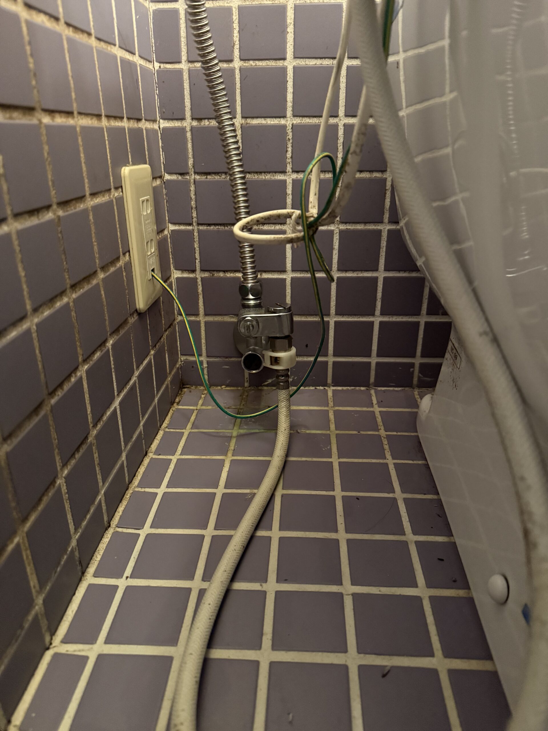 【松山市】トイレ止水栓、給水パイプ交換