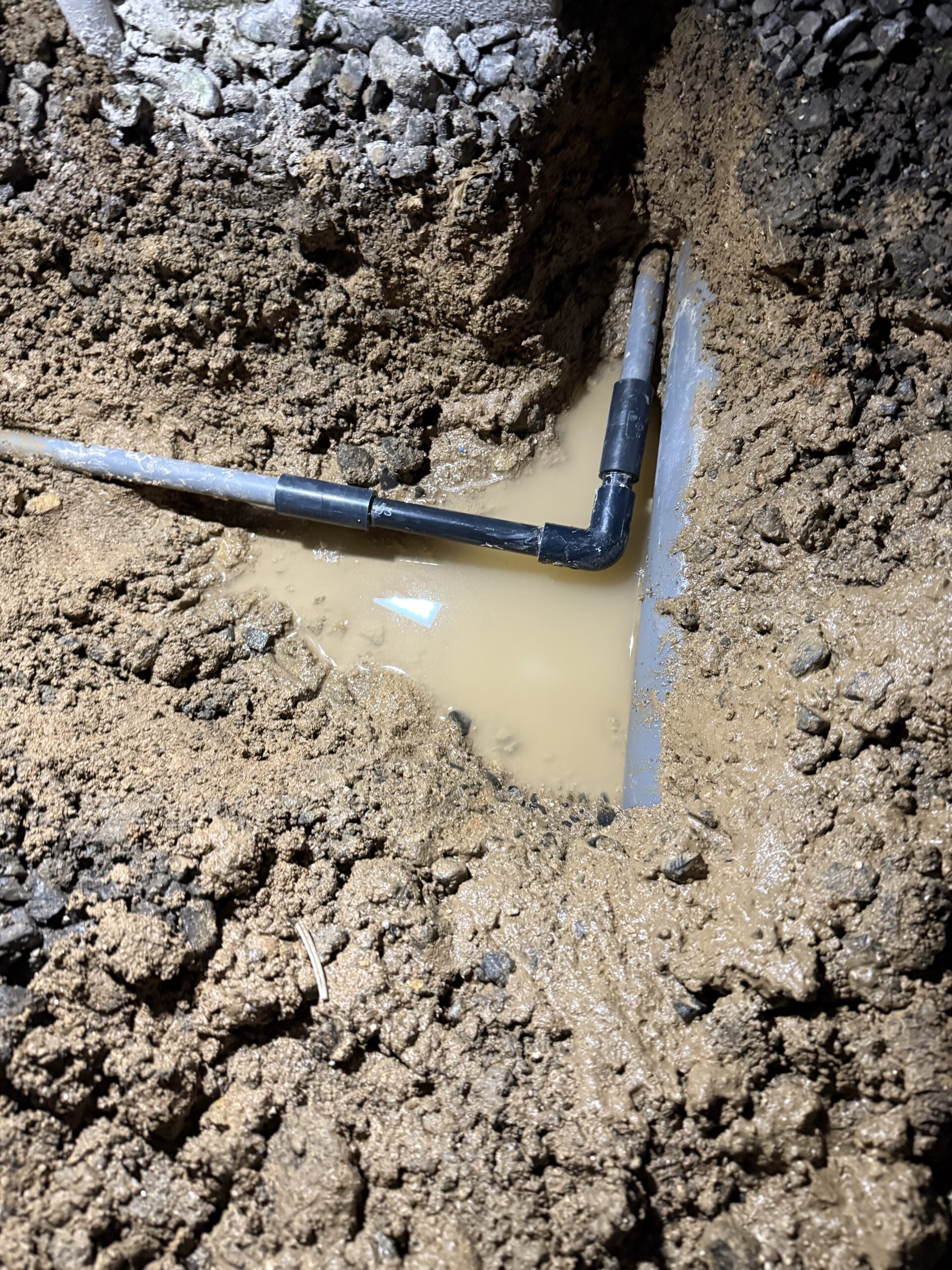 地中給水管水漏れ修理