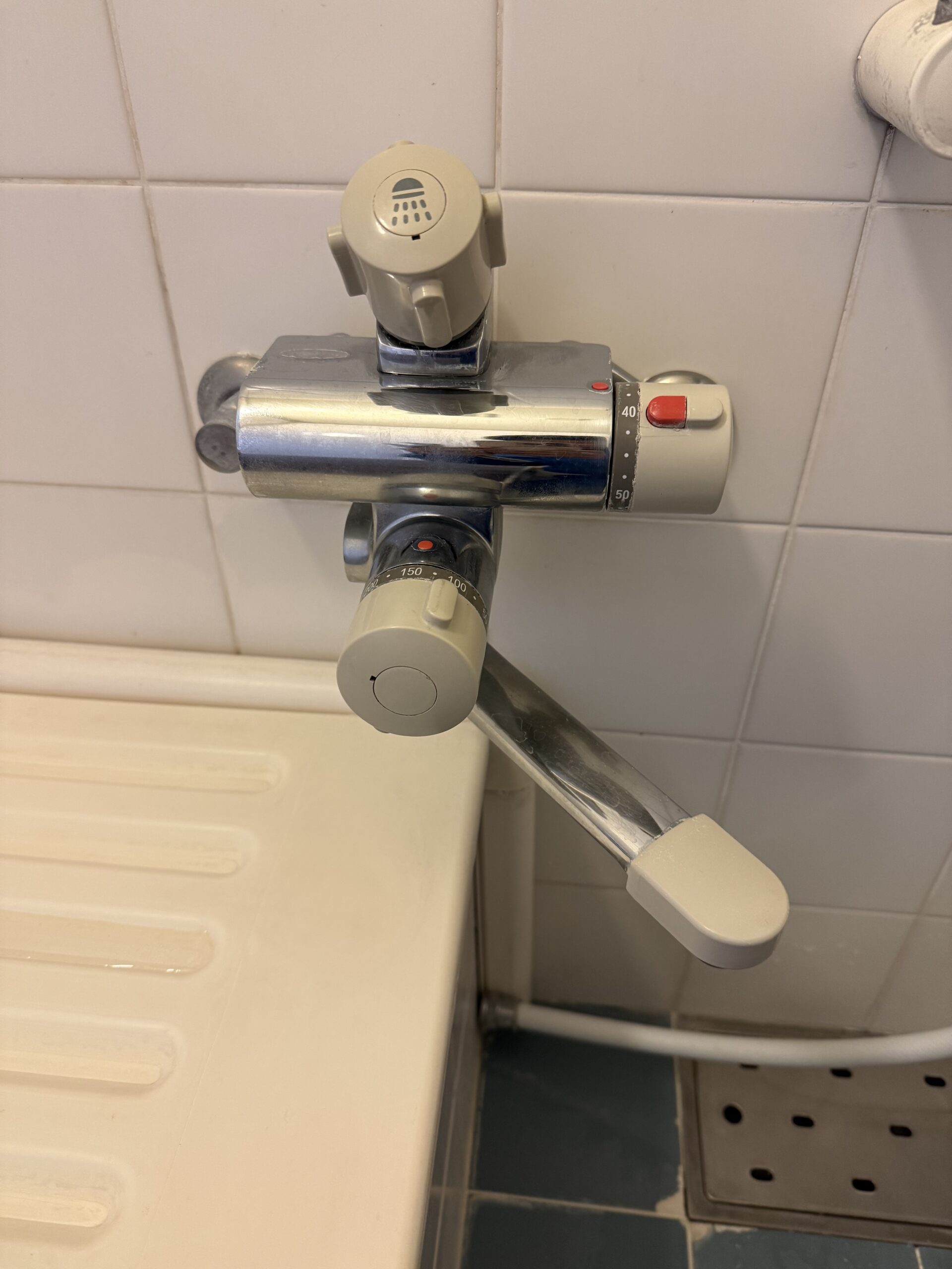 浴室定水量水栓を交換