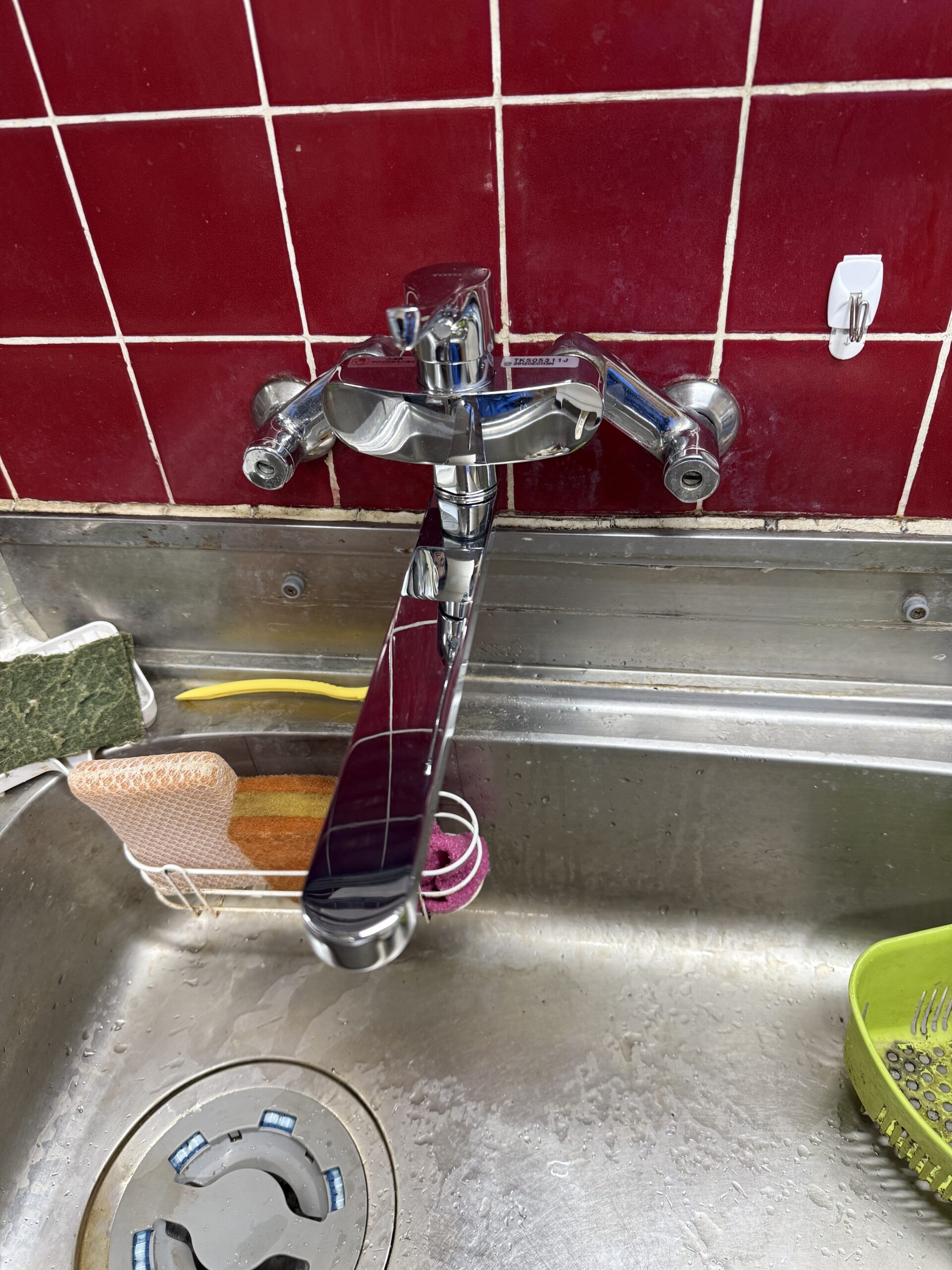 松山市 台所蛇口交換｜TOTOキッチン水栓TKS05311J交換事例